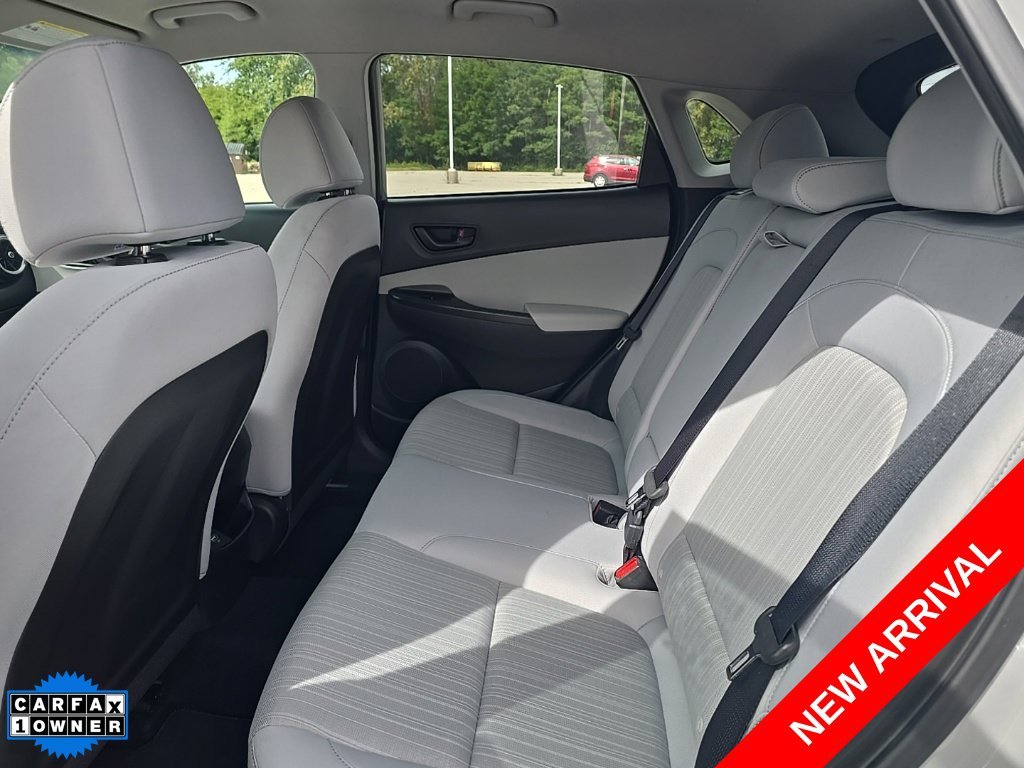 Used 2023 Silver Hyundai SEL image 6