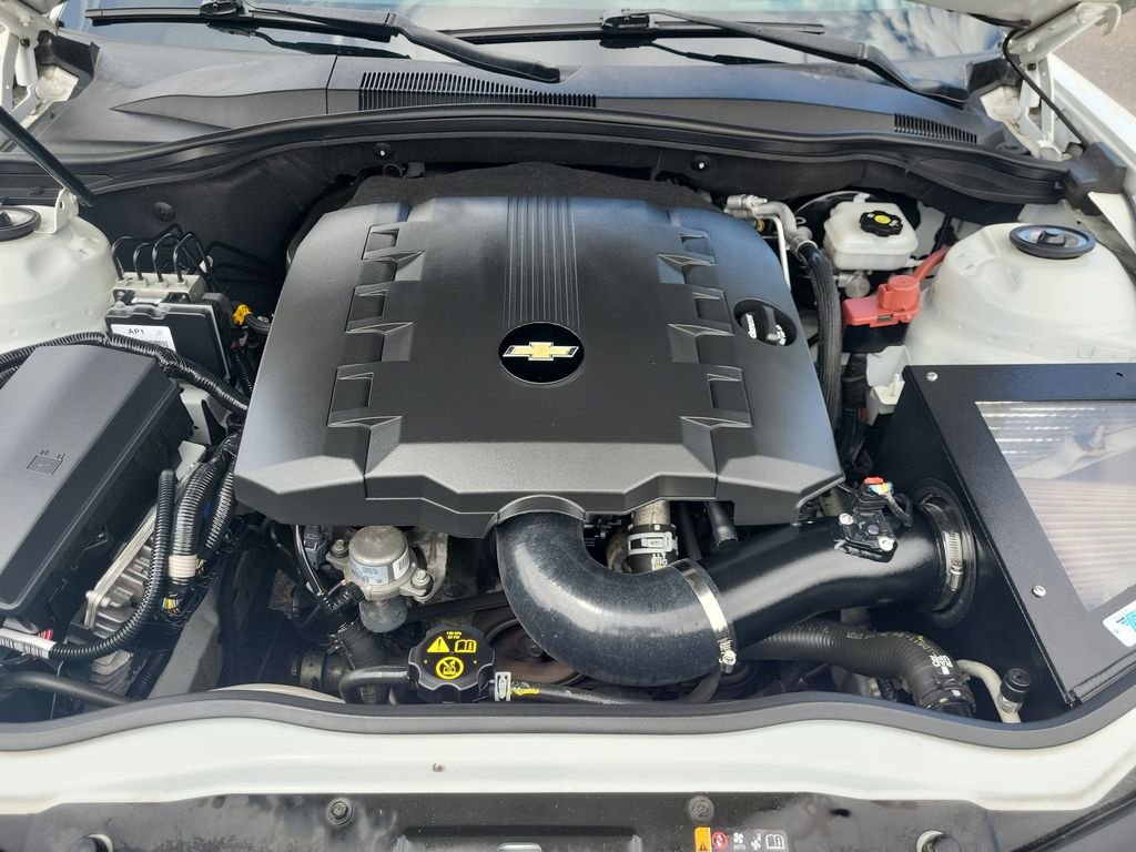 Used 2015 White Chevrolet 2LT image 22