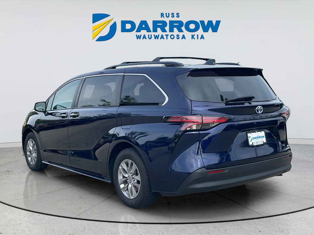 Used 2022  Toyota XLE image 3
