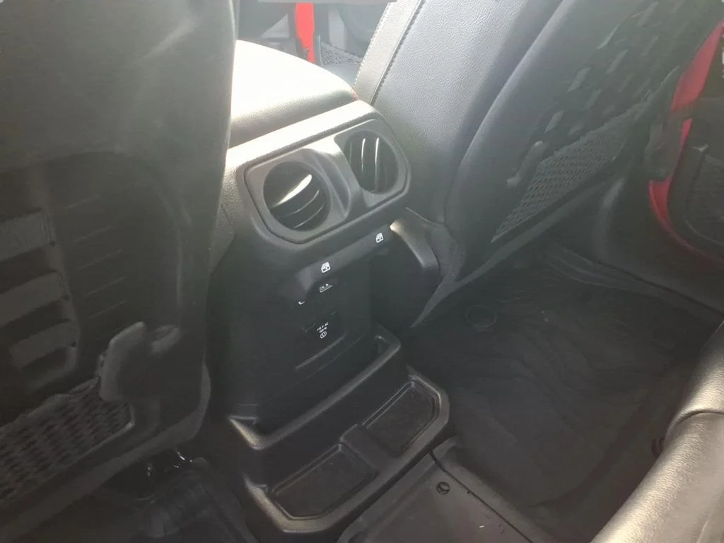 Used 2021 Red Jeep Unlimited Rubicon image 11