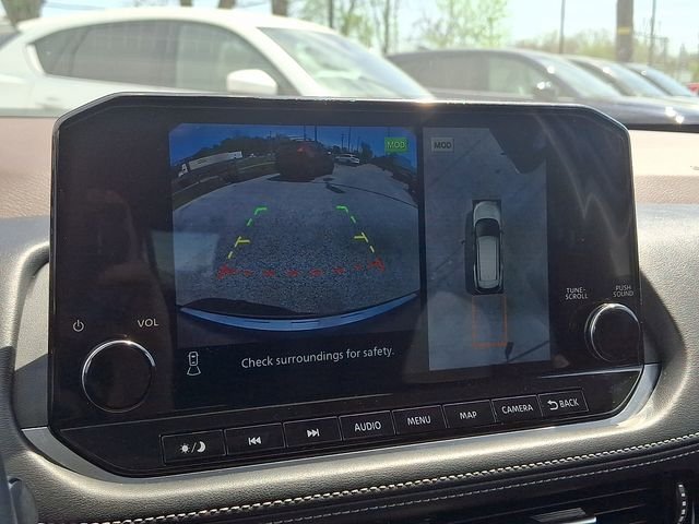 Used 2023 Gray Nissan Platinum image 21