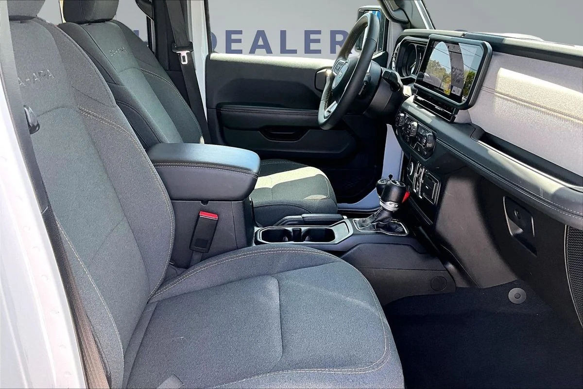 Used 2024  Jeep Sahara 4xe image 29
