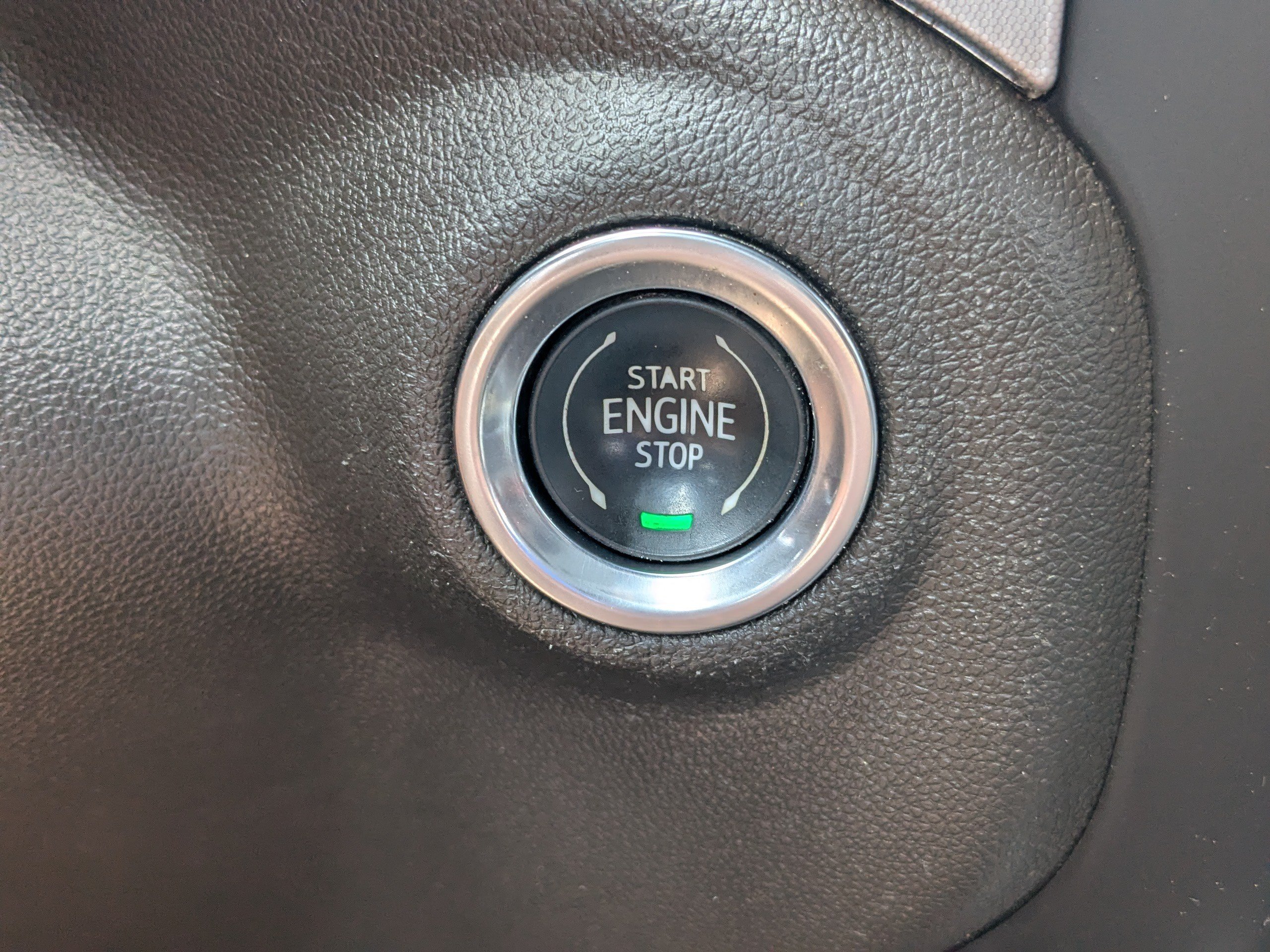 Used 2022 White Frost Tricoat GMC SLT image 30