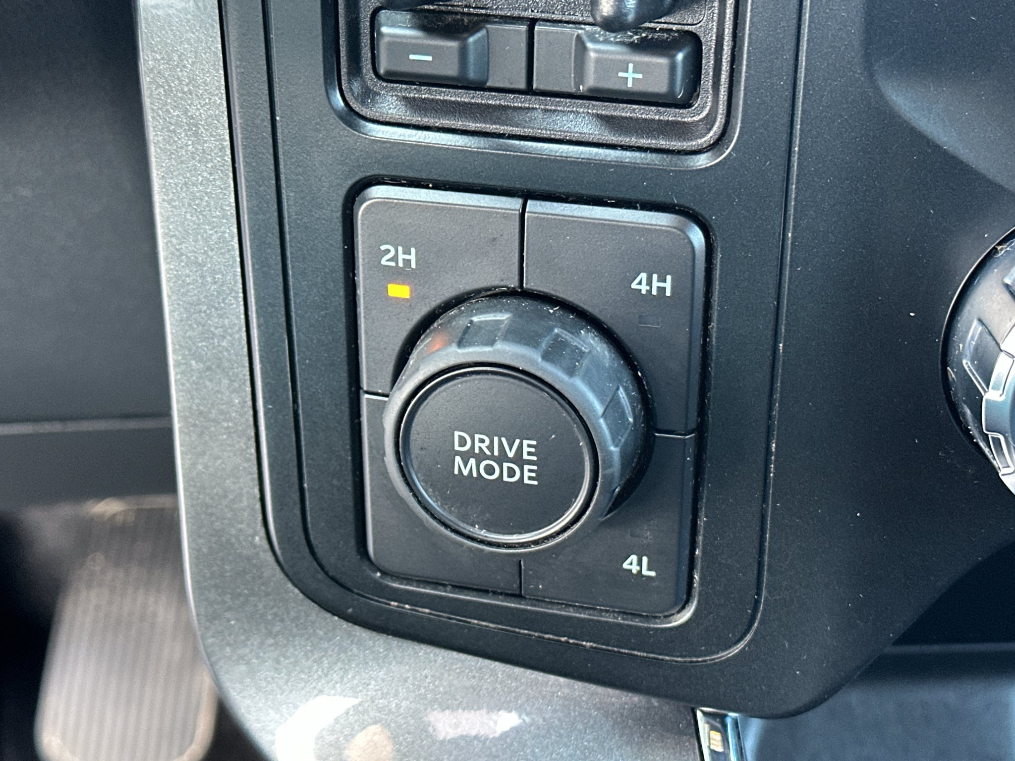 Used 2023 Oxford White Ford XLT image 28