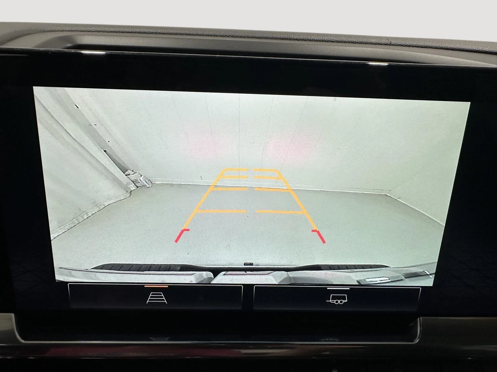 Used 2025 Summit White GMC SLT image 14