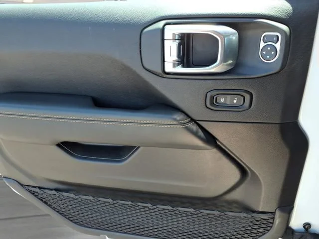 Used 2026  Jeep Sahara image 14