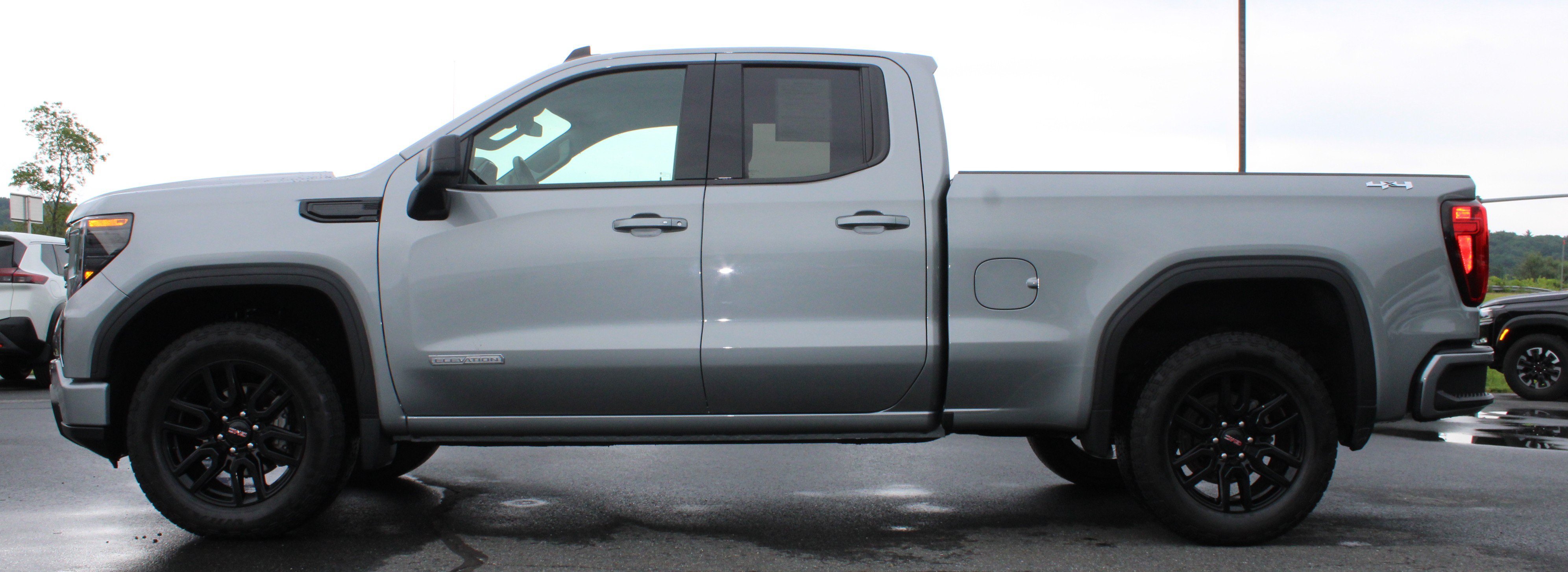 Used 2023 Sterling Metallic GMC Elevation image 13