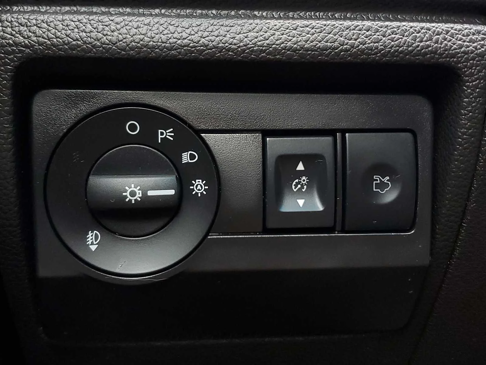 Used 2012 Tuxedo Black Metallic Ford SE image 26