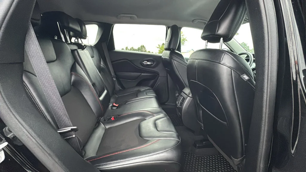 Used 2022 Black Jeep Trailhawk 4x4 image 17