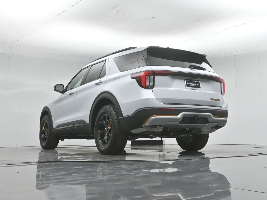New 2026 Space White Metallic Ford Tremor image 47