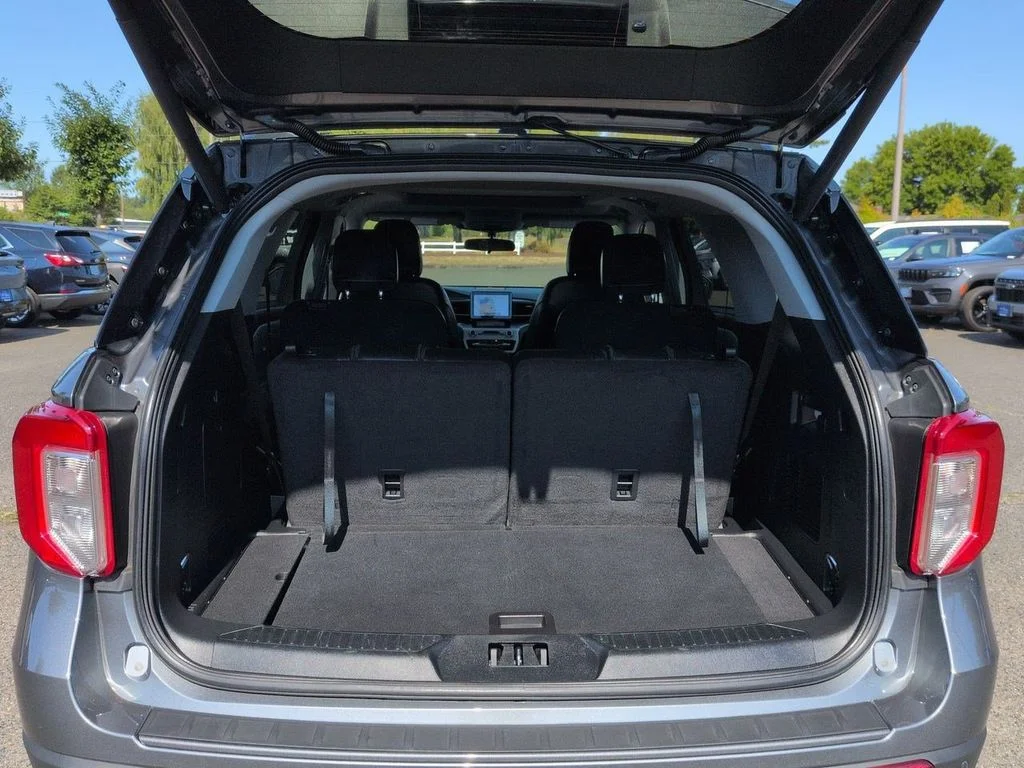 Used 2023 Gray Metallic Ford XLT image 26