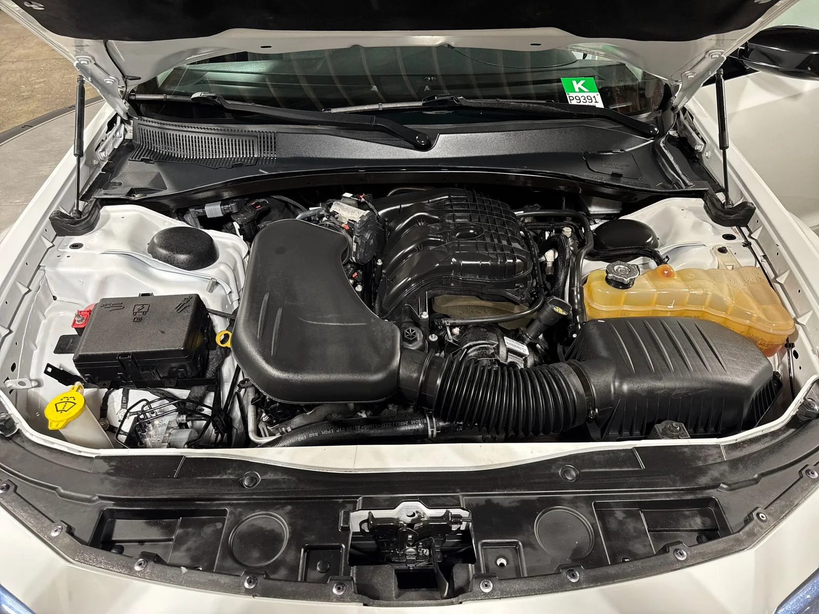 Used 2018 Bright White Clearcoat Chrysler Touring image 28