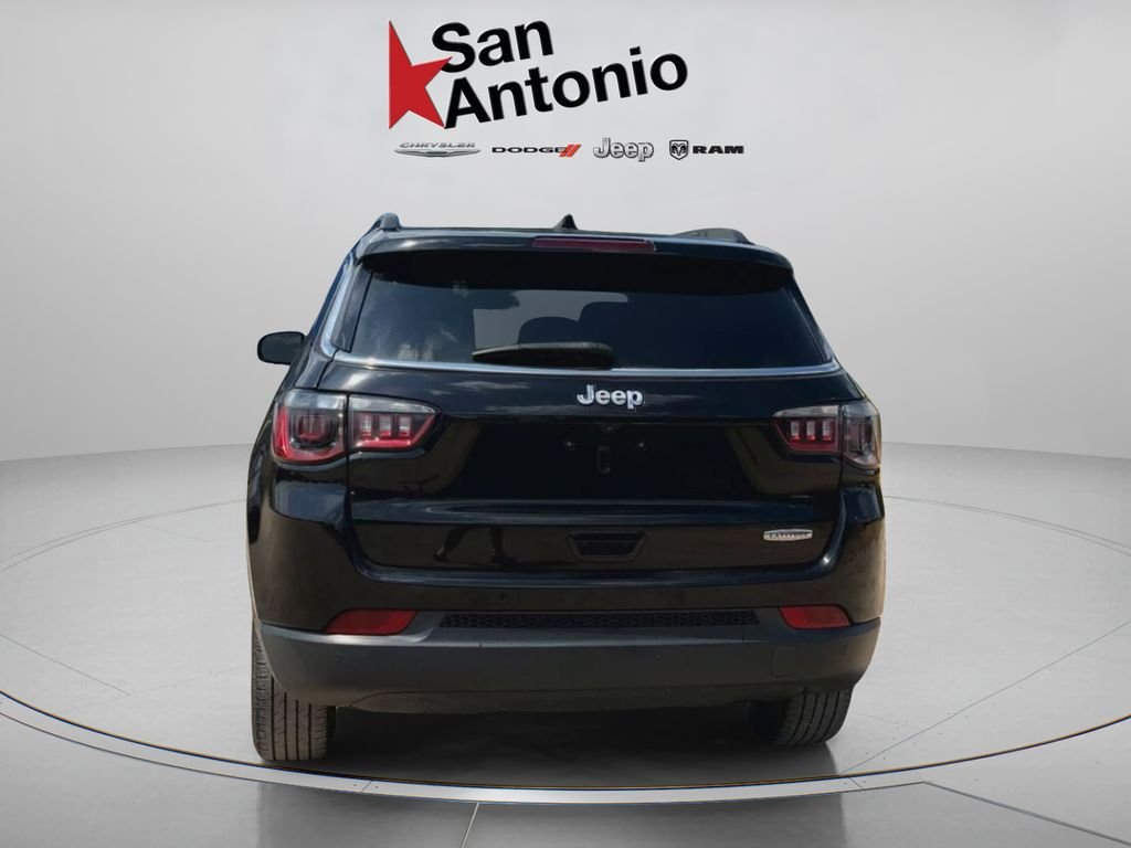 Used 2022 Black Jeep Latitude image 12