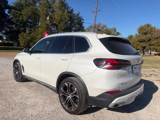 Used 2024 White BMW sDrive40i image 9