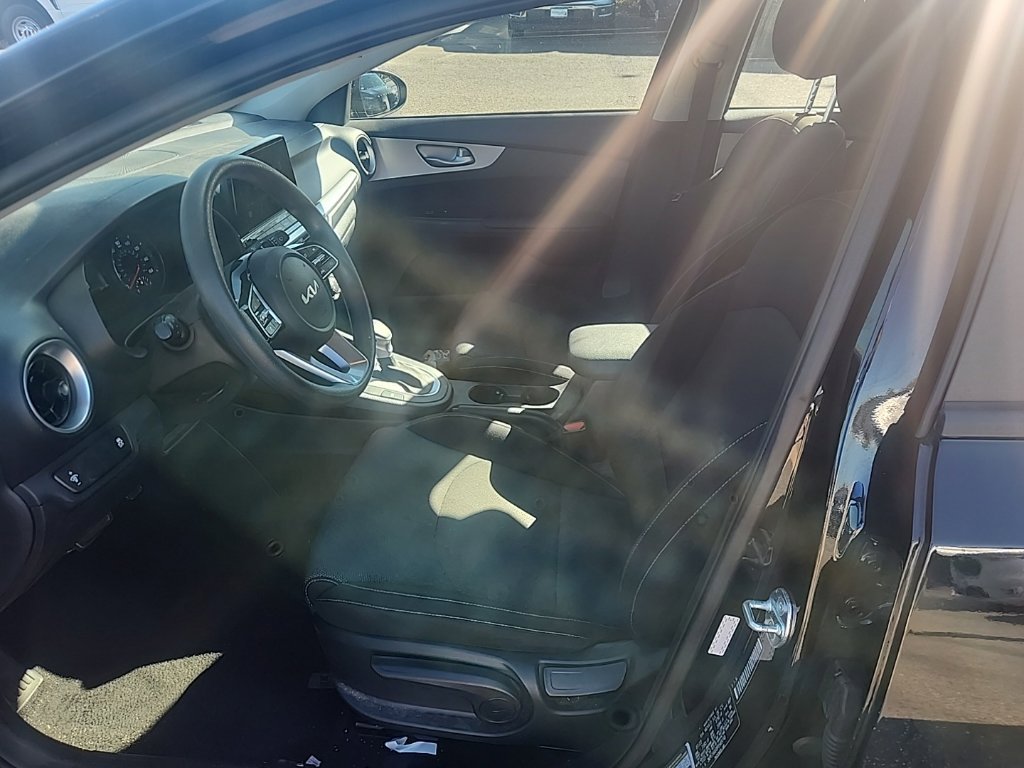 Used 2023 Black Kia LXS image 18