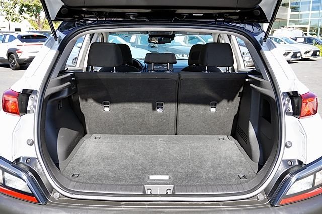 Used 2023 Silver Hyundai SEL image 12