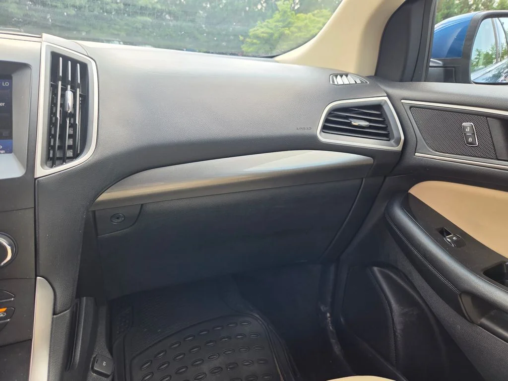 Used 2020 Blue Ford SEL image 19