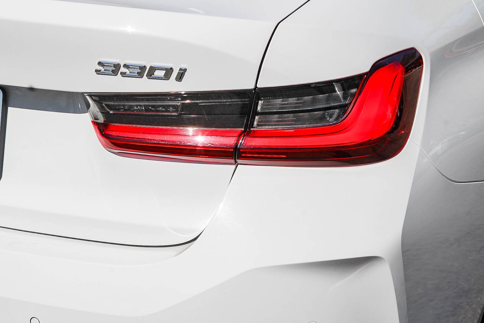 Used 2024 Alpine White BMW 330i image 7