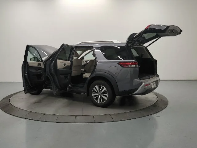 Used 2025 Gray Nissan SL image 12