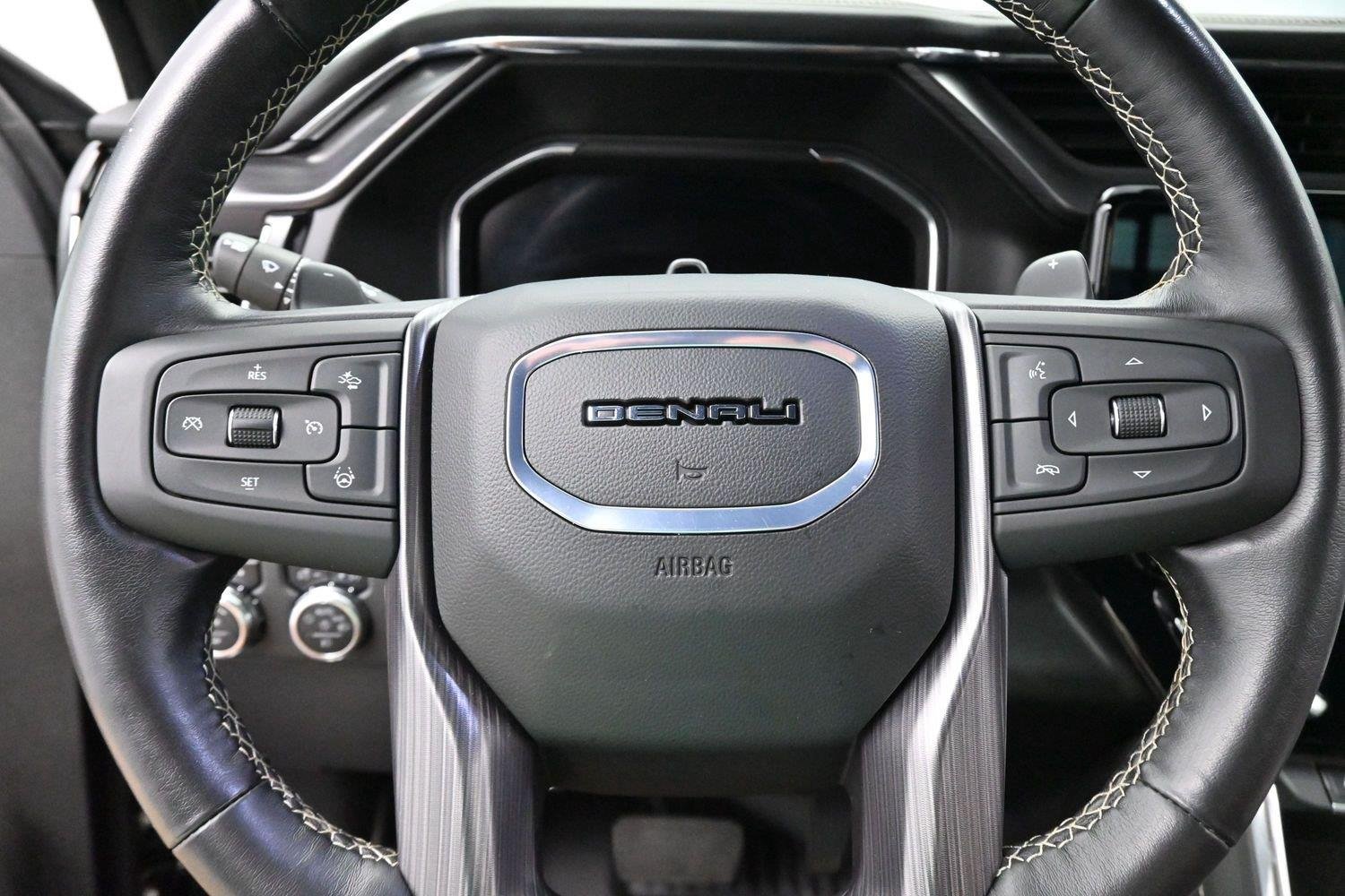 Used 2025 Onyx Black GMC Denali Ultimate image 17