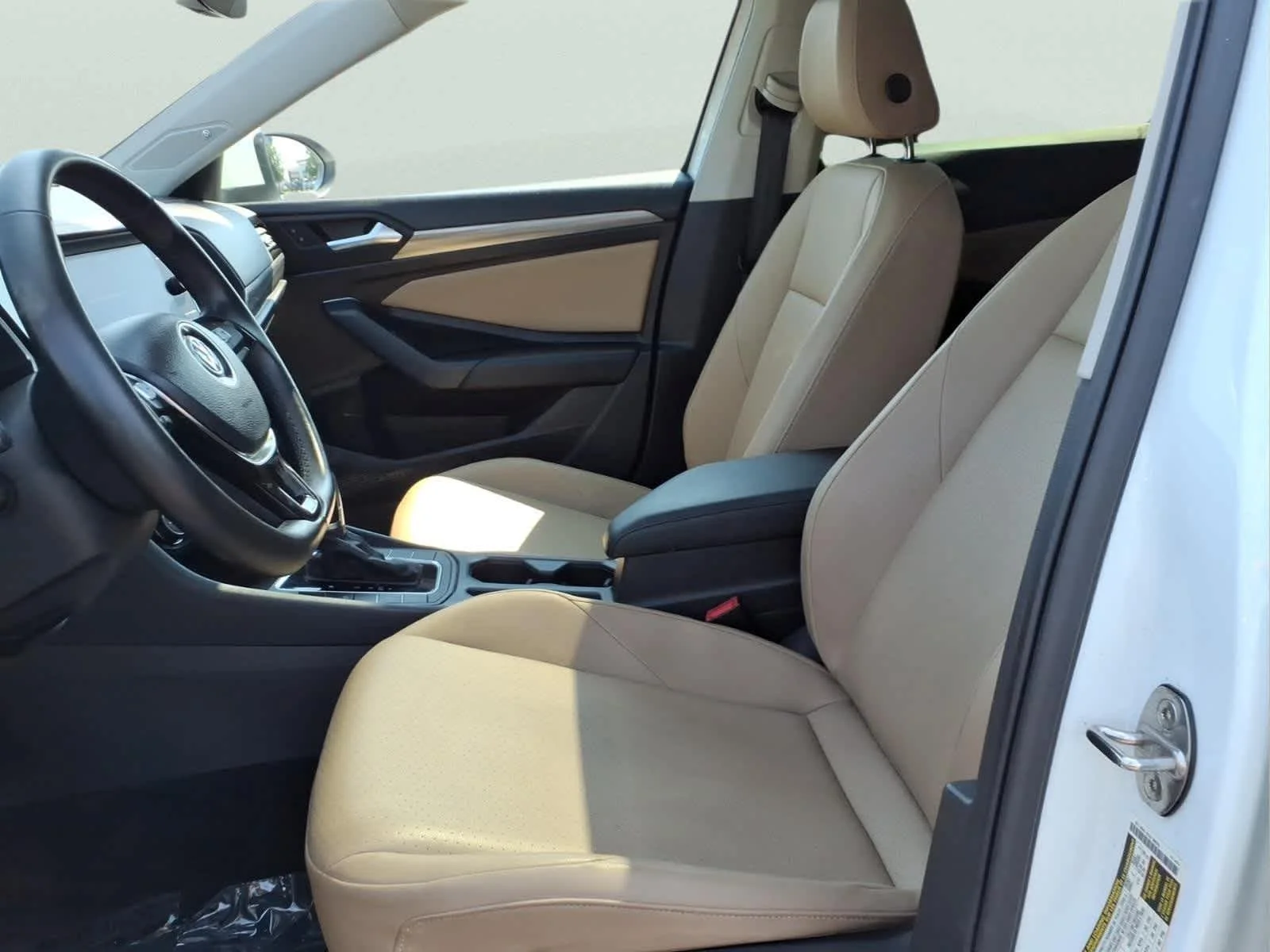 Used 2019 Pure White Volkswagen SEL image 15