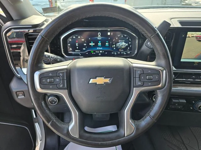 Used 2022 White Chevrolet LT image 31