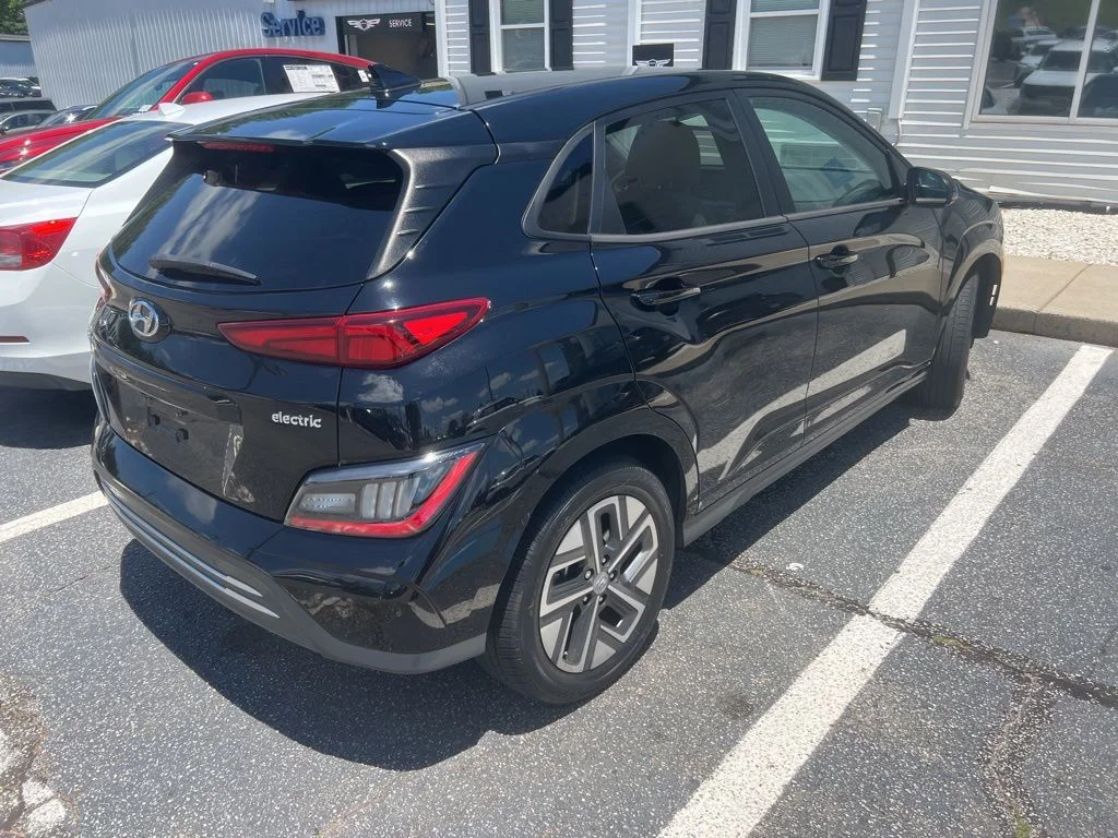 Used 2023 Black Hyundai Limited image 5