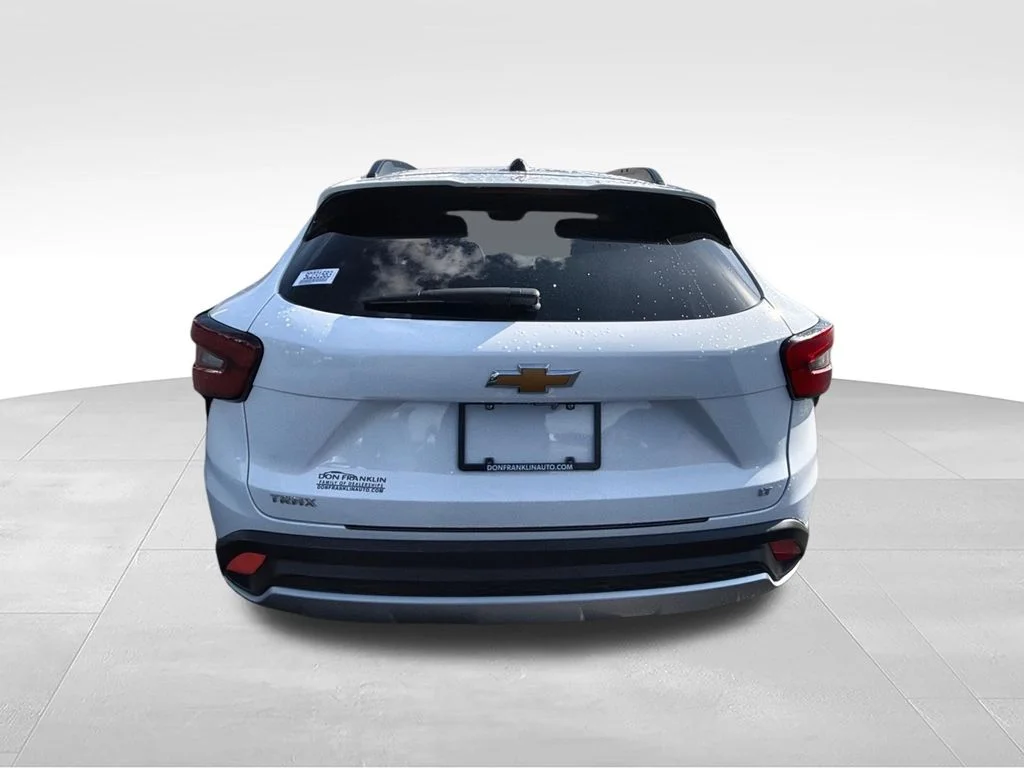 Used 2025 White Chevrolet LT image 9
