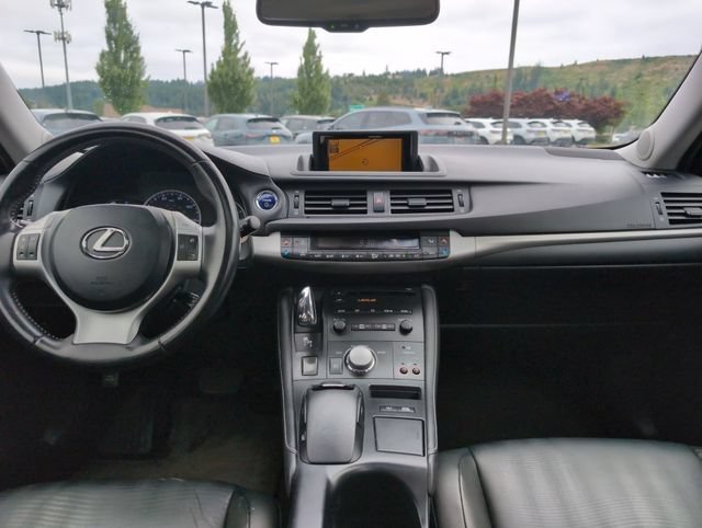 Used 2012 Nebula Gray Pearl Lexus 200h Premium image 13