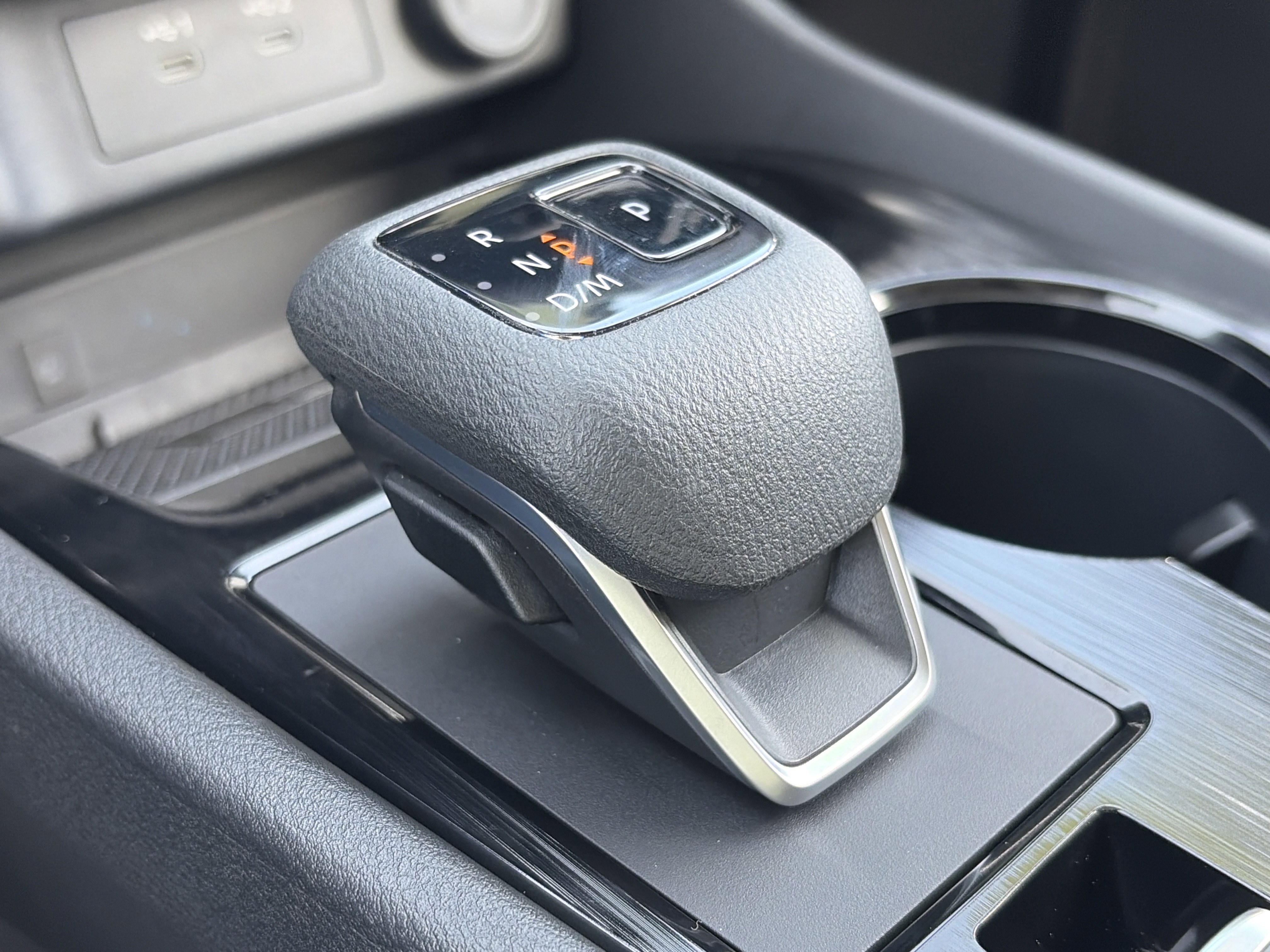 2025 Nissan Rogue SL - Photo 12
