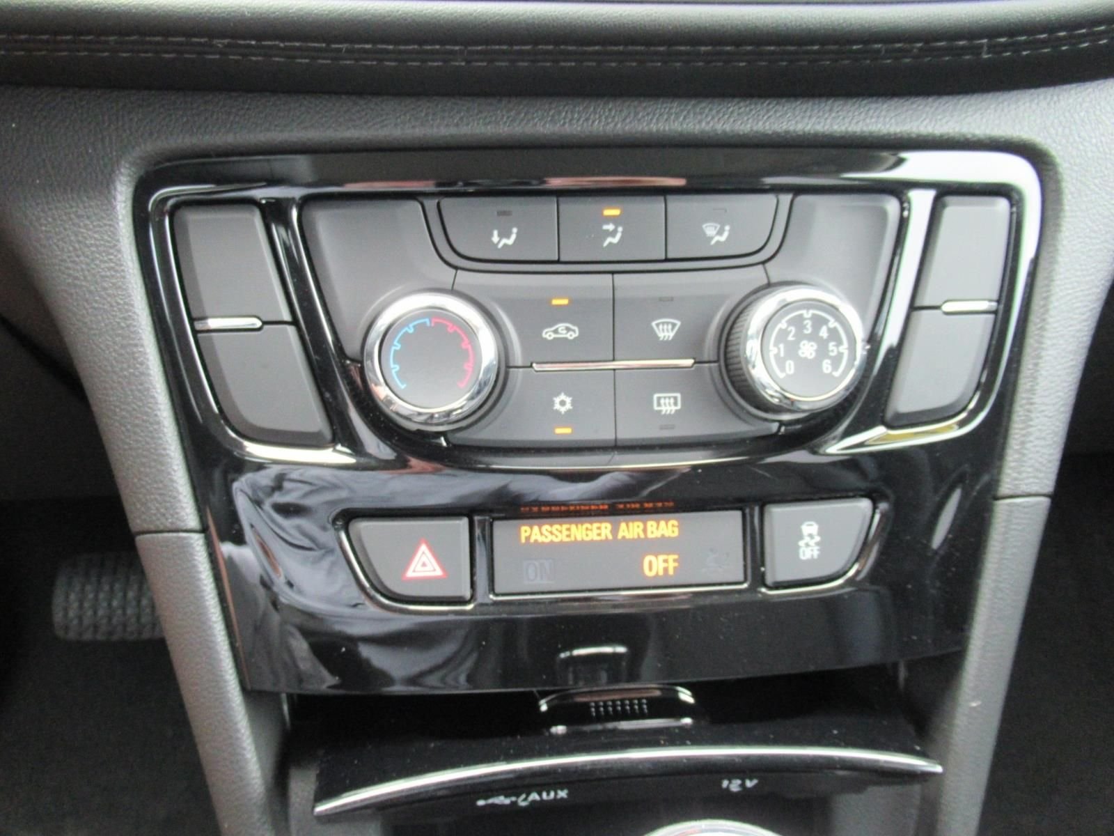 Used 2022  Buick Preferred image 27