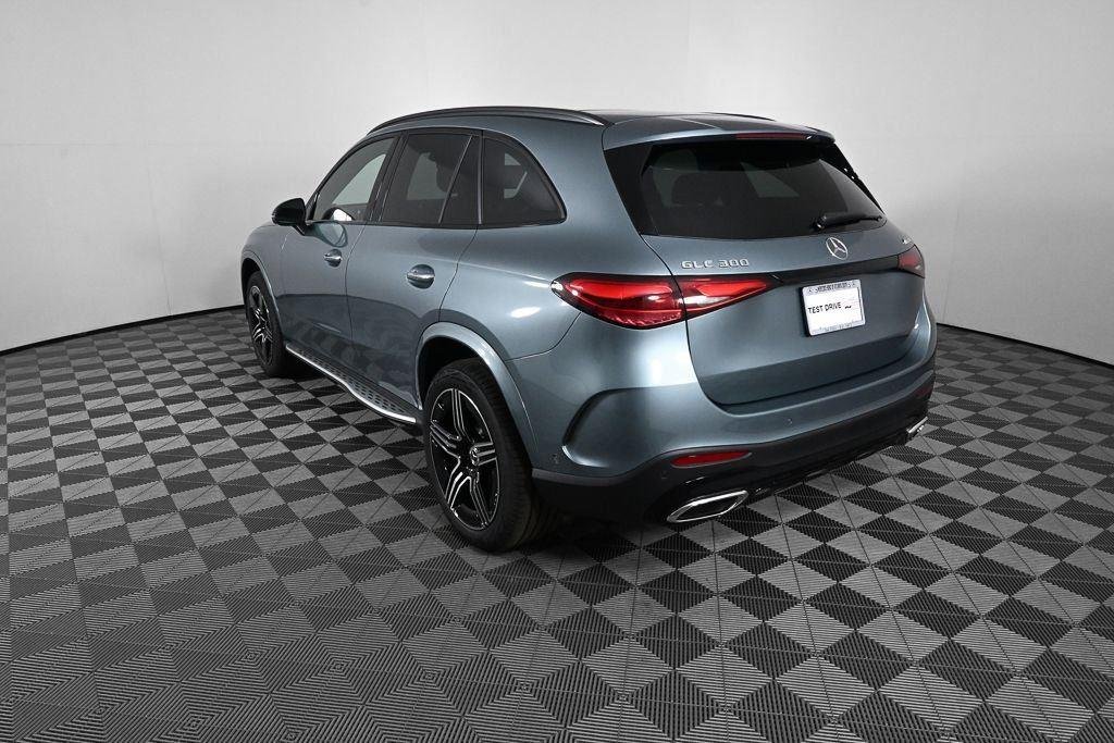 New 2026 Verde Silver Metallic Mercedes-Benz GLC 300 image 4
