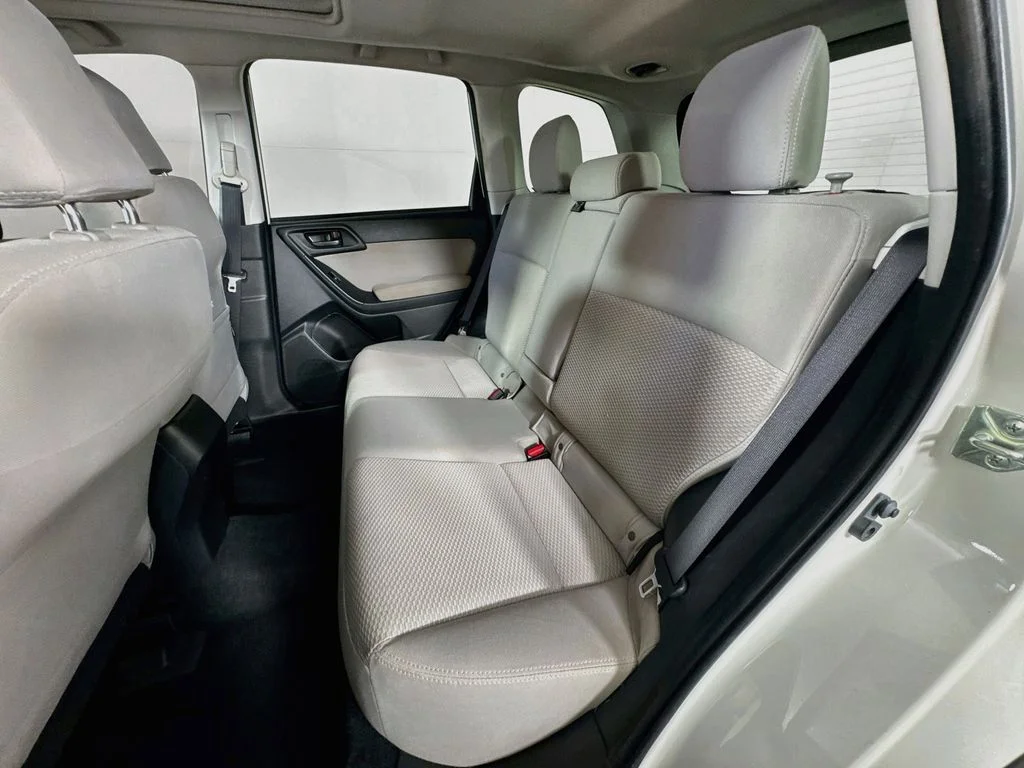 Used 2015 White Subaru 2.5i Premium image 29