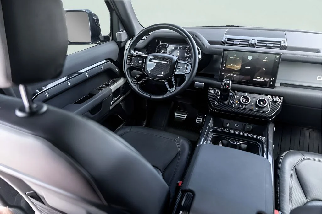 Used 2023  Land Rover SE image 32