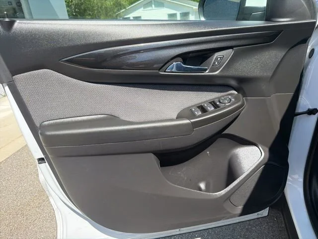 Used 2025 Summit White Chevrolet LT image 17