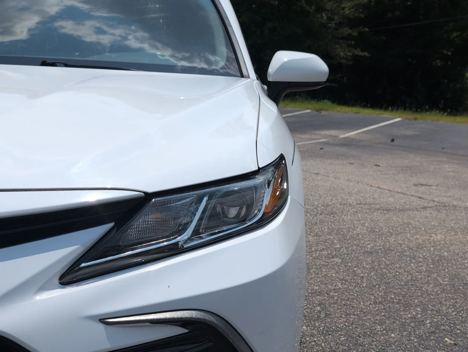 Used 2021 White Toyota LE image 12