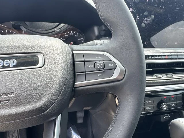 New 2026 White Jeep Latitude image 24
