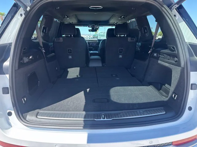 New 2027 White/off-white Jeep Summit image 5
