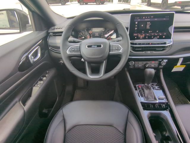 New 2026 Bright White Clearcoat Jeep Latitude image 19