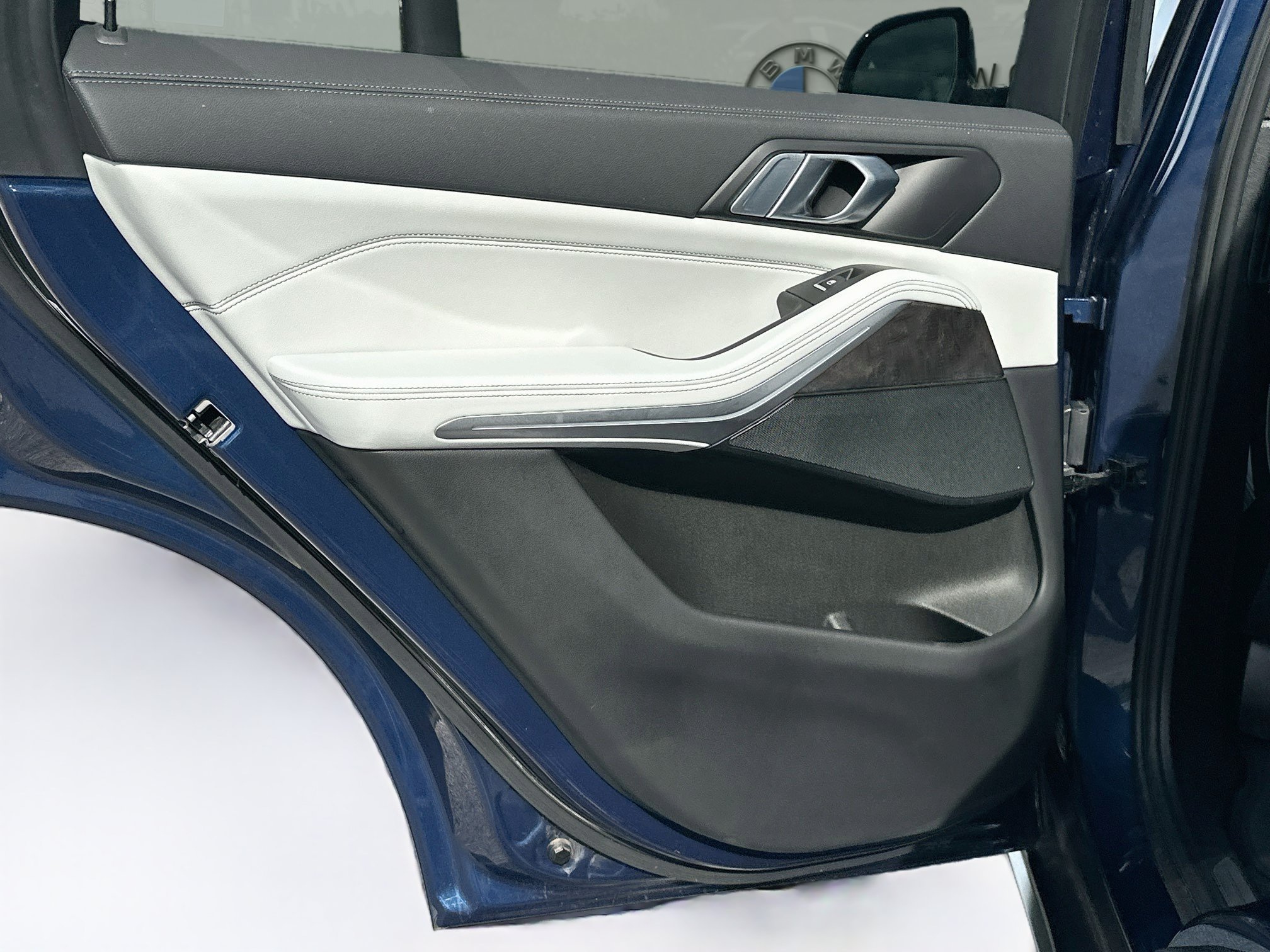 Used 2023 Phytonic Blue Metallic BMW xDrive40i image 28
