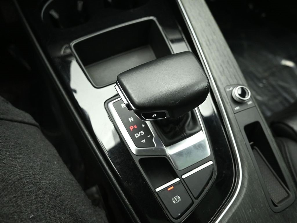 2020 AUDI A4 - Image 13