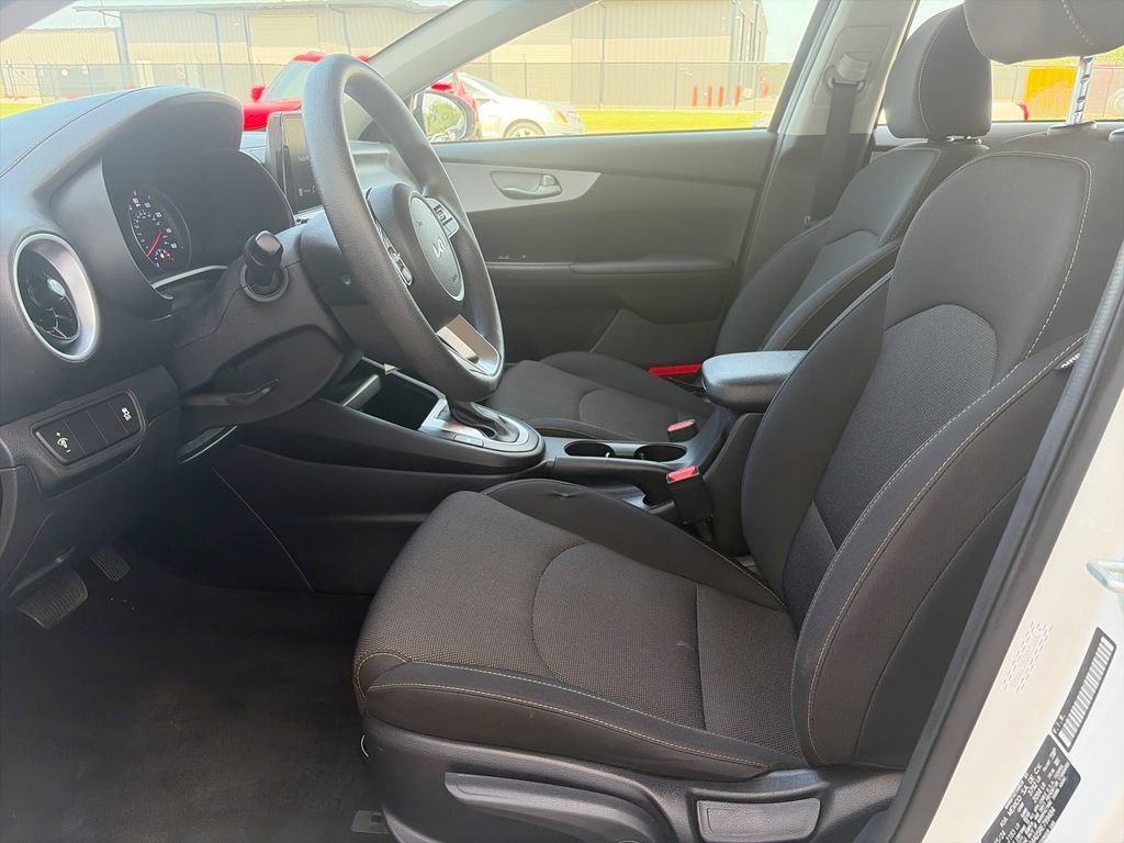 Used 2024 White Kia LXS image 19
