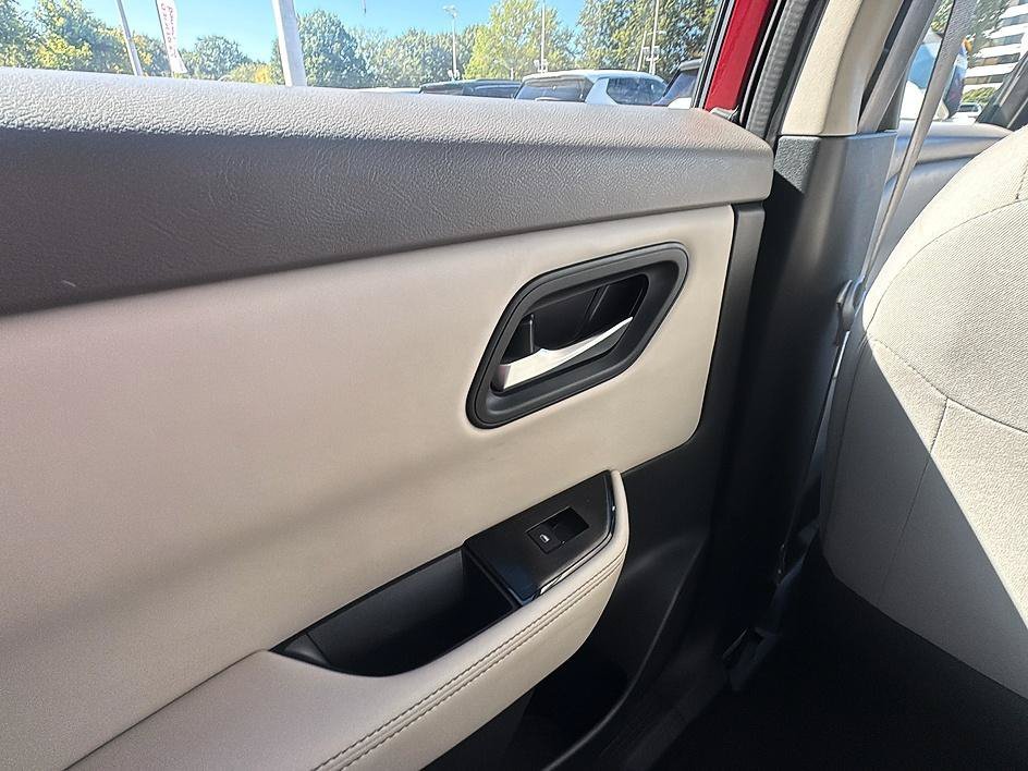Used 2025 Scarlet Ember Tintcoat Nissan SV image 19
