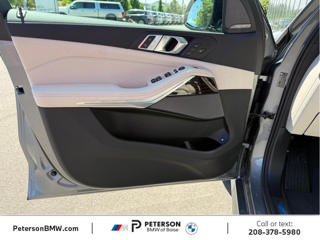 New 2026 Skyscraper Grey Metallic BMW xDrive50e image 17