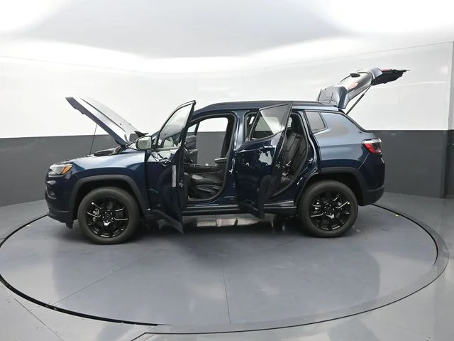 New 2026 Fathom Blue Pearl-Coat Exterior Paint Jeep Latitude image 32