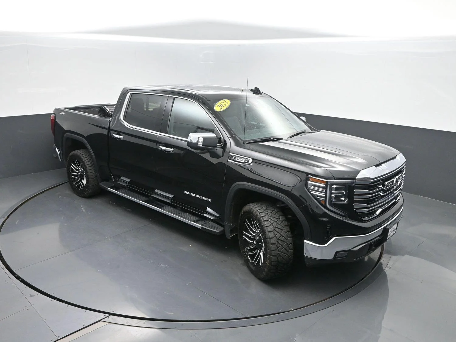 Used 2023 ONYX BLACK GMC SLT image 40