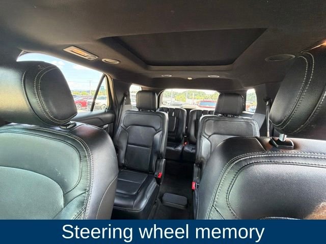 Used 2017  Ford Limited image 15