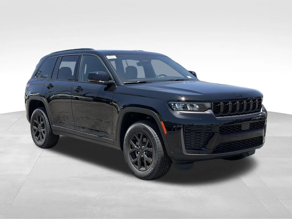 New 2026 Diamond Black Crystal Pearl-Coat Exterior Paint Jeep Laredo image 5