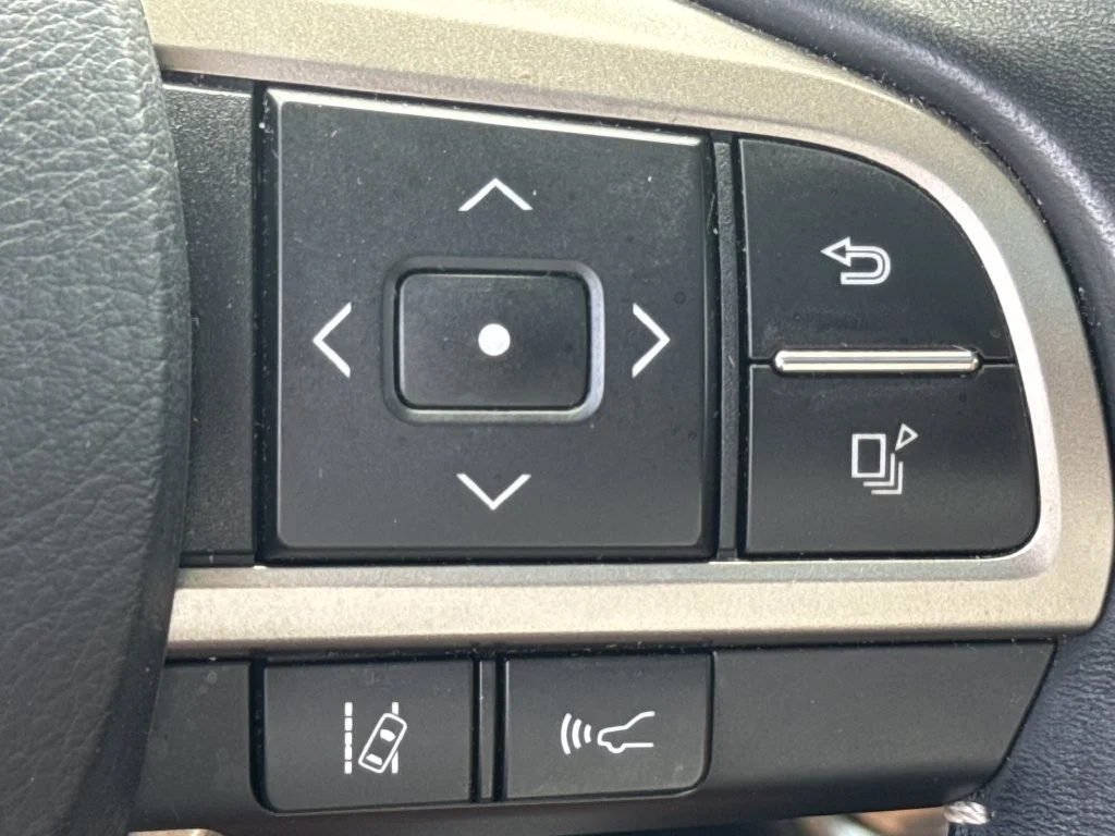 Used 2022 White Lexus 350L image 25