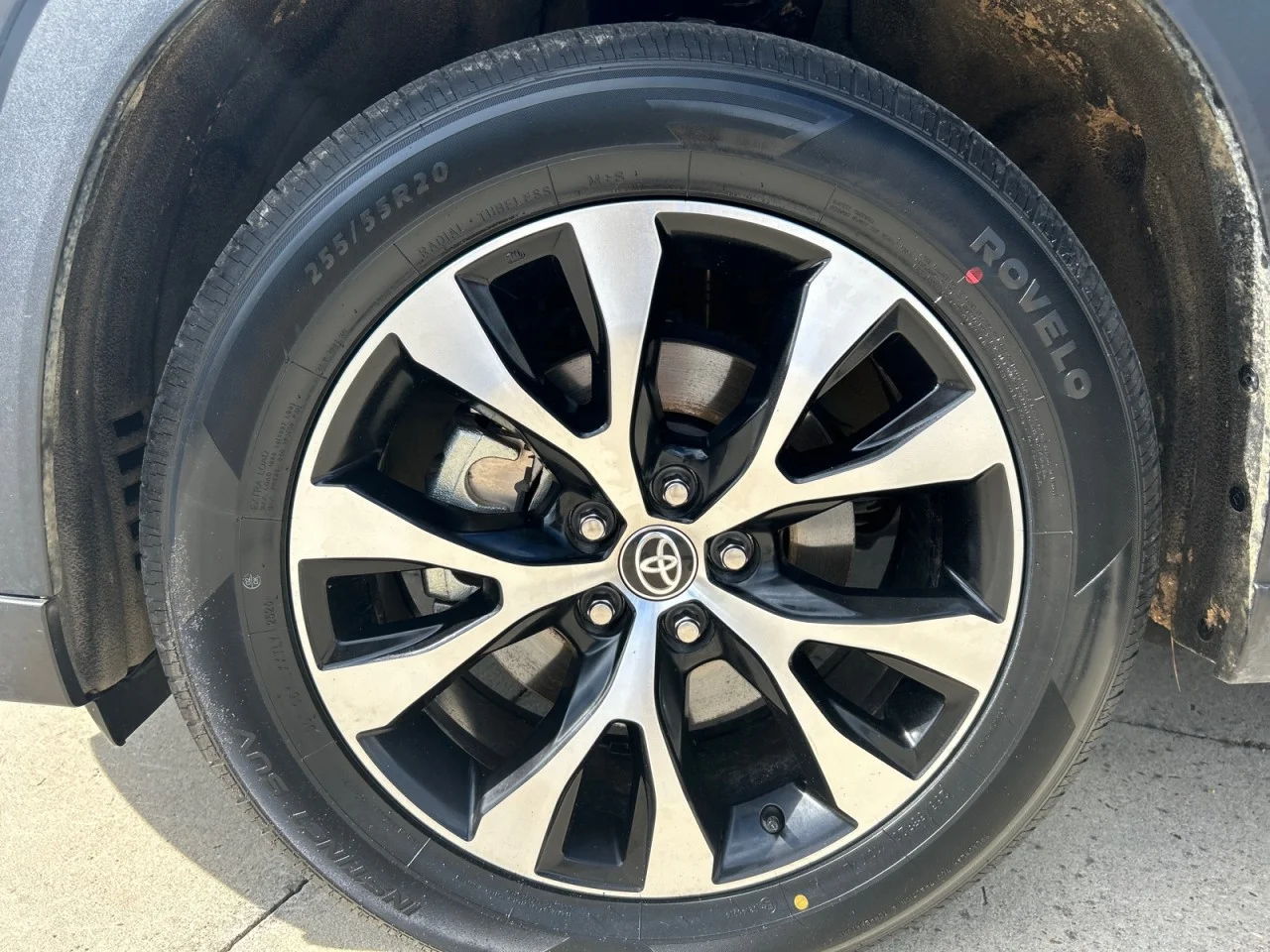 Used 2024  Toyota Hybrid MAX Limited image 9